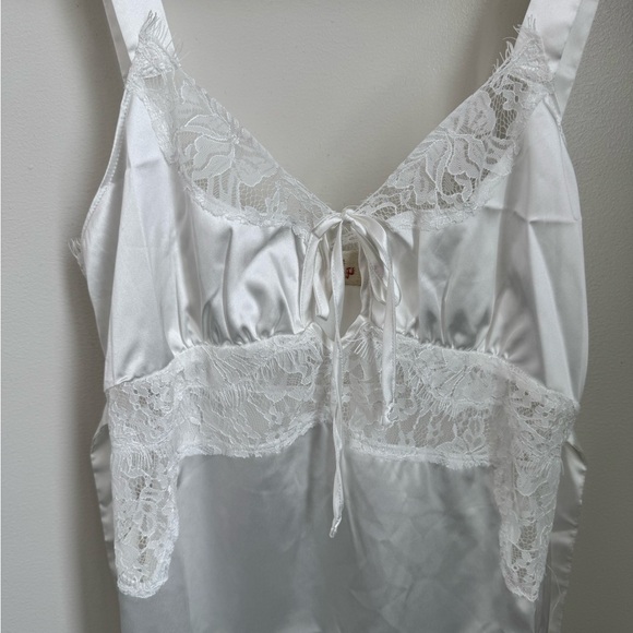 NWT TACH Rina White Satin Lace Chemise - Picture 2 of 7